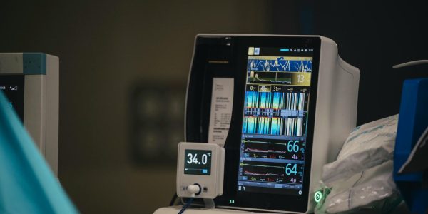 Monitor records screen in medical intervention.